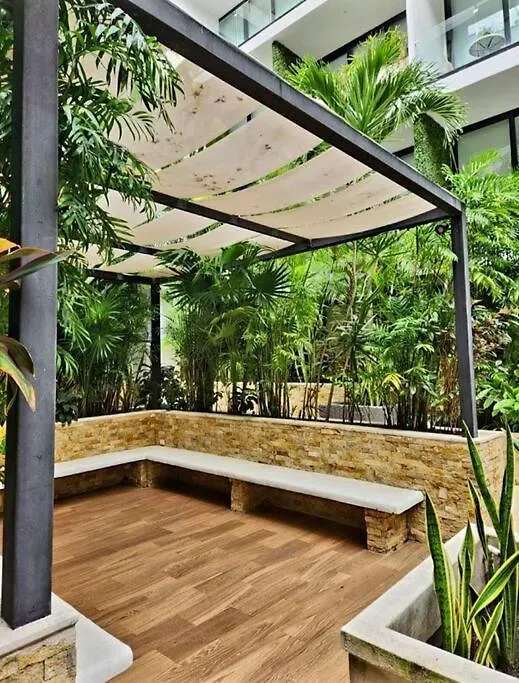 Stunning 1 Bdrm Condo Gym-Pool 10 Min To The Beach & Quinta Av Playa del Carmen Apartment