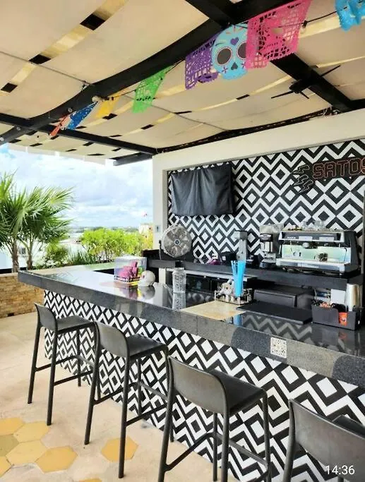 Stunning 1 Bdrm Condo Gym-Pool 10 Min To The Beach & Quinta Av Playa del Carmen Apartment
