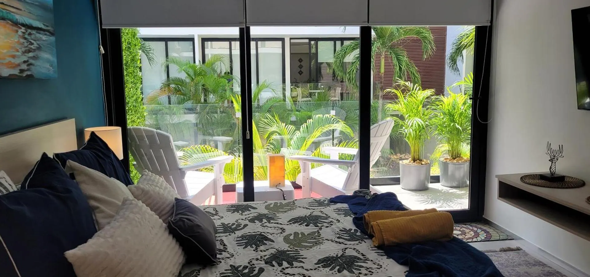 Stunning 1 Bdrm Condo Gym-Pool 10 Min To The Beach & Quinta Av Playa del Carmen Apartment