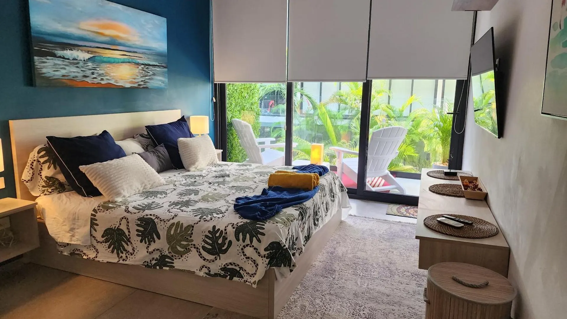 Stunning 1 Bdrm Condo Gym-Pool 10 Min To The Beach & Quinta Av Playa del Carmen